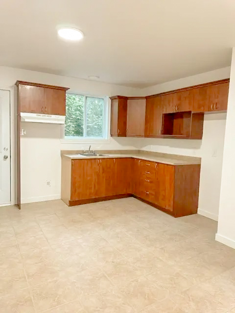 1139 Grosvenor — photo 2