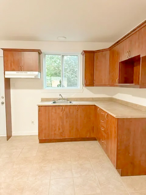 1139 Grosvenor — photo 3